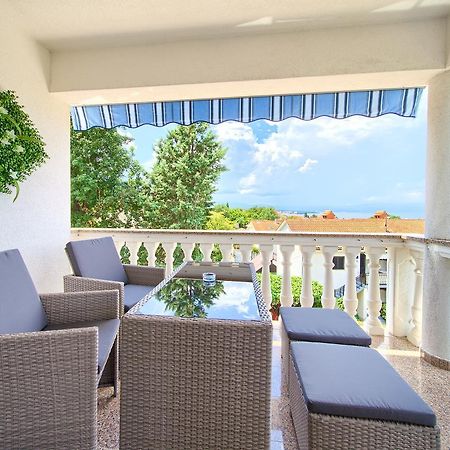 Apartment Jadran Malinska Exteriör bild
