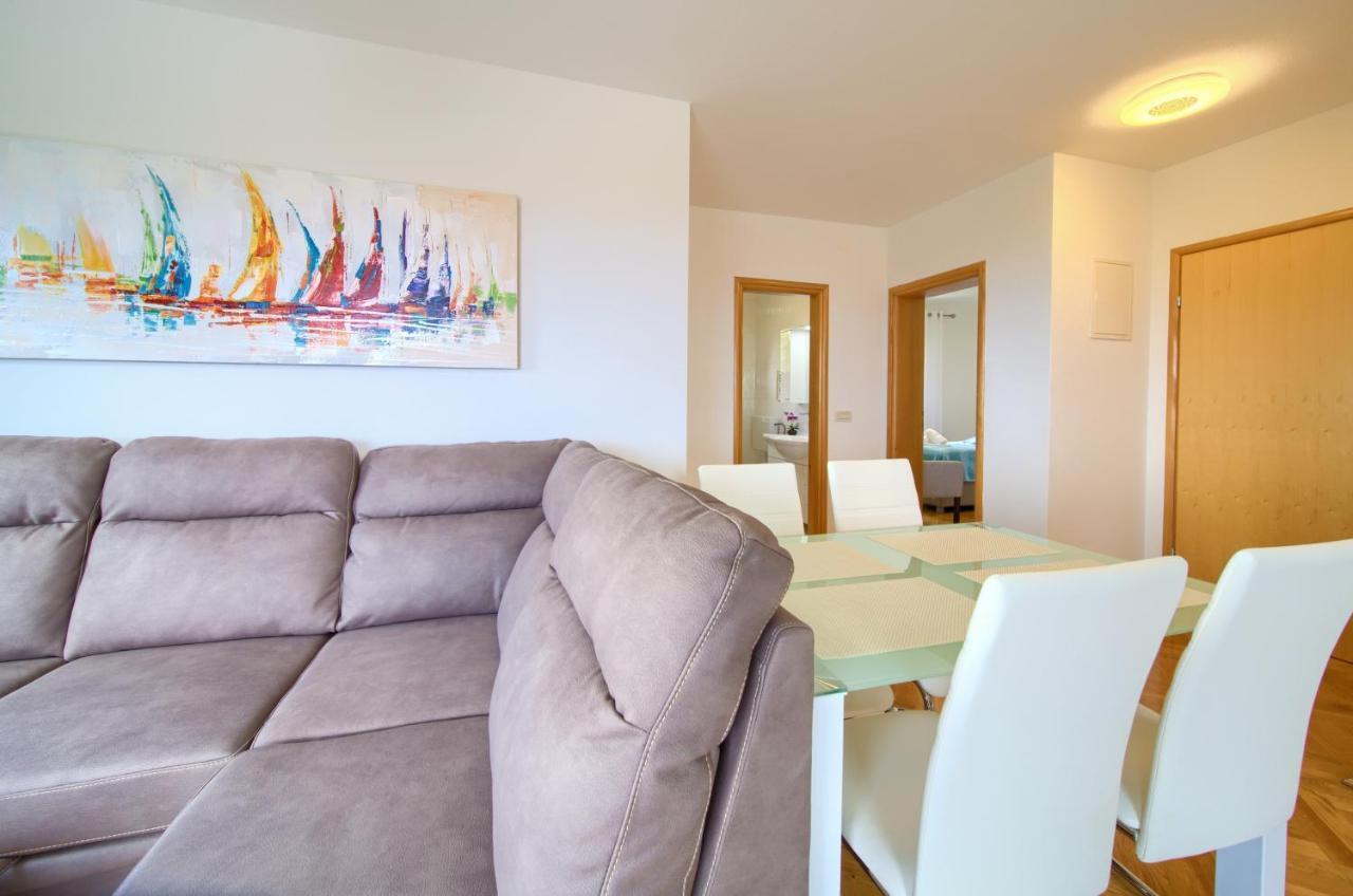 Apartment Jadran Malinska Exteriör bild
