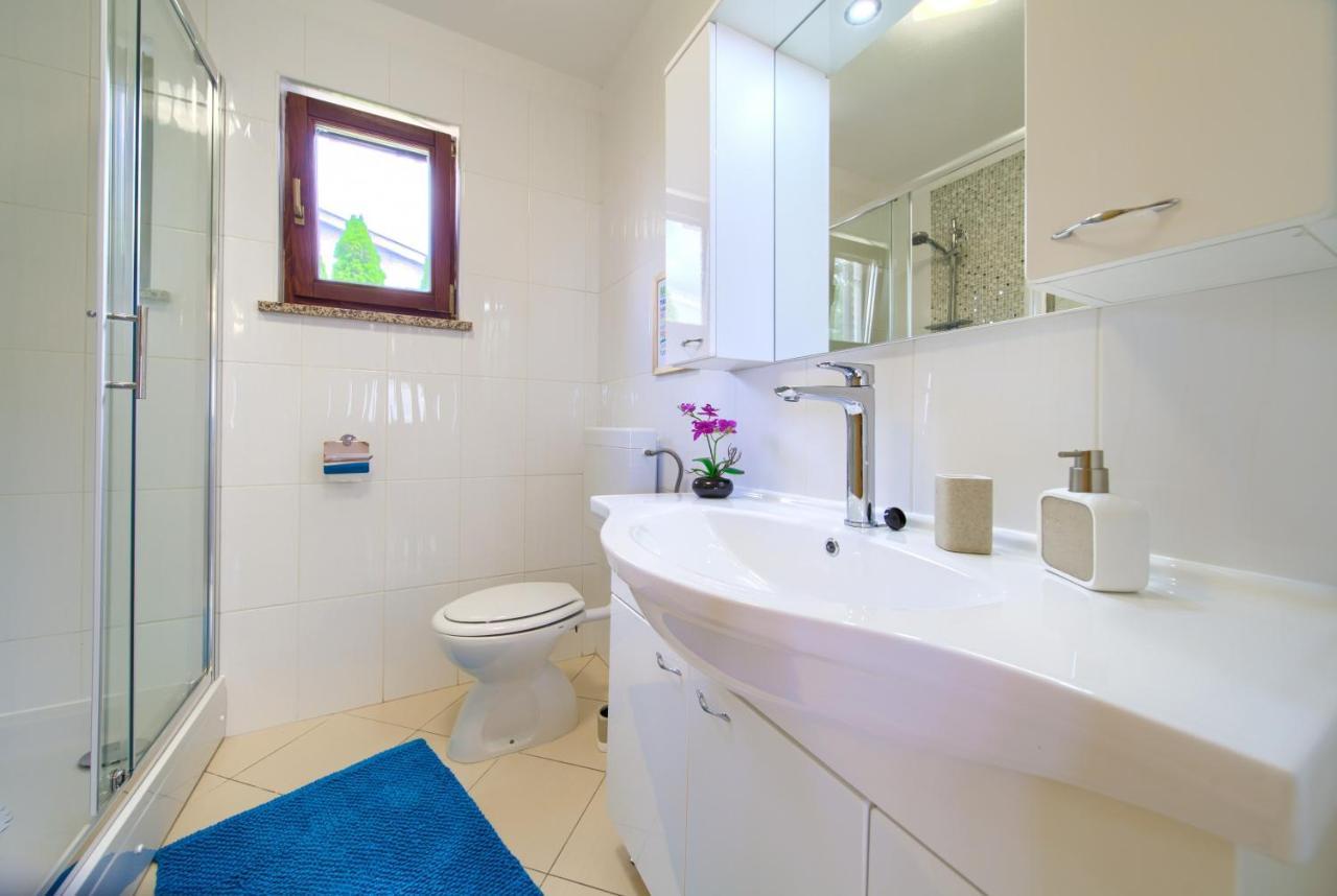 Apartment Jadran Malinska Exteriör bild